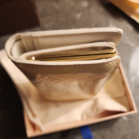 LOUIS VUITTON PASTEL YELLOW MONOGRAM LEATHER VERNIS KISSLOCK WALLET W D BAG+BOX - Picture 13 of 16